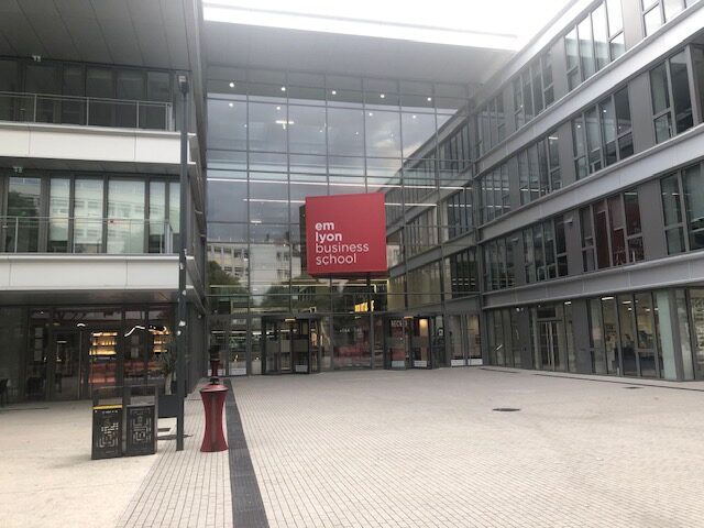 em lyon