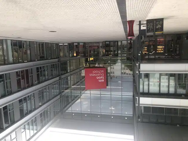 em lyon